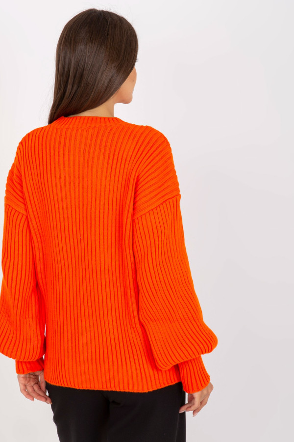 Pomarańczowy sweter oversize z okrągłym dekoltem 4
