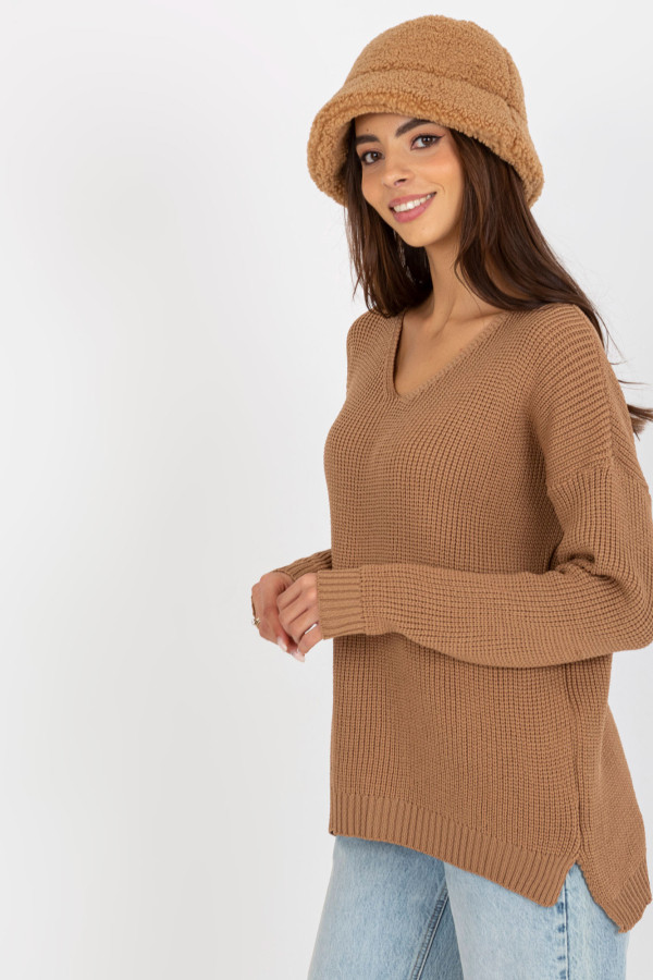 camelowy asymetryczny sweter oversize z dzianiny 5