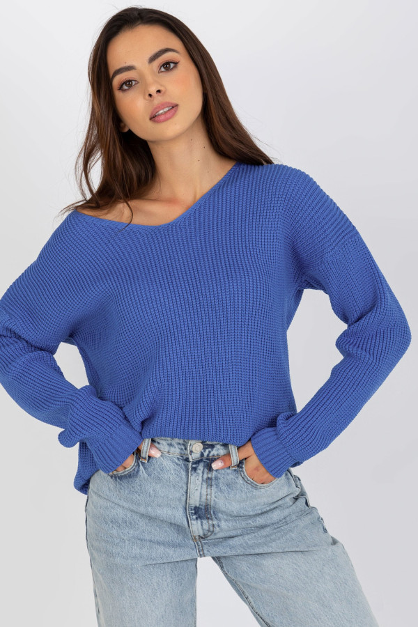 ciemnoniebieski asymetryczny sweter oversize z dzianiny